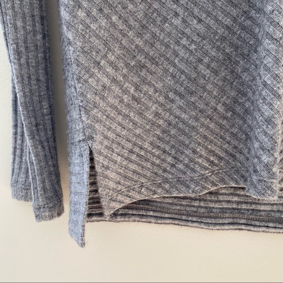 GAP Long Sleeve T-shirt - Picture 6 of 7